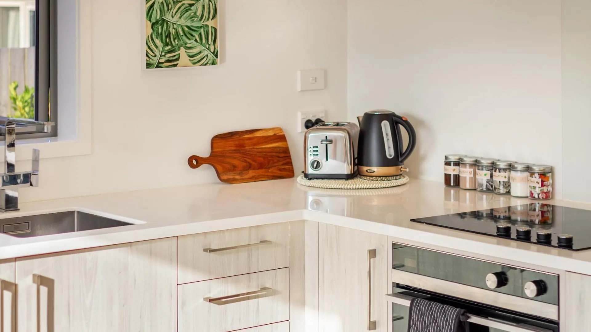2 Bed Escape, Heart Of Riccarton W/Carpark Apartment Christchurch 0*,  New Zealand